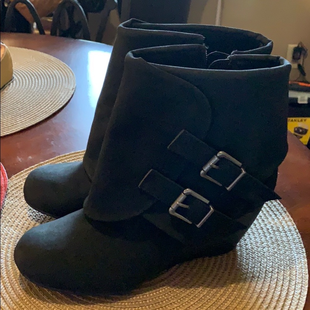 Black ankle booties!